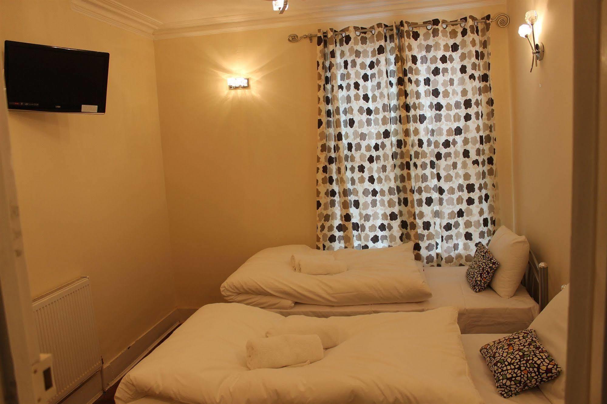 Avenue Inn Илфорд Екстериор снимка