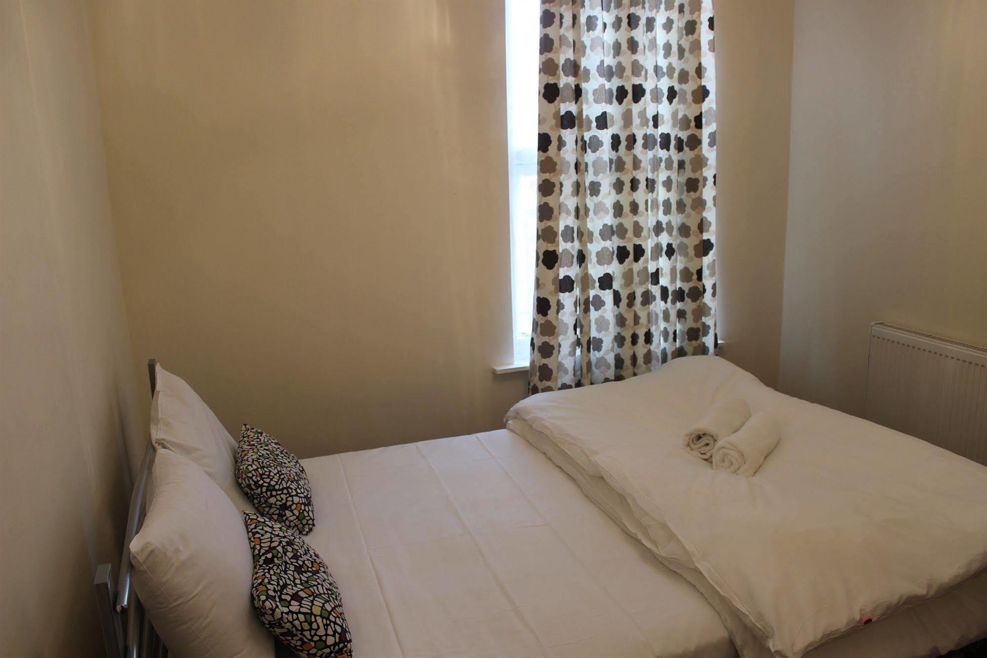 Avenue Inn Илфорд Екстериор снимка