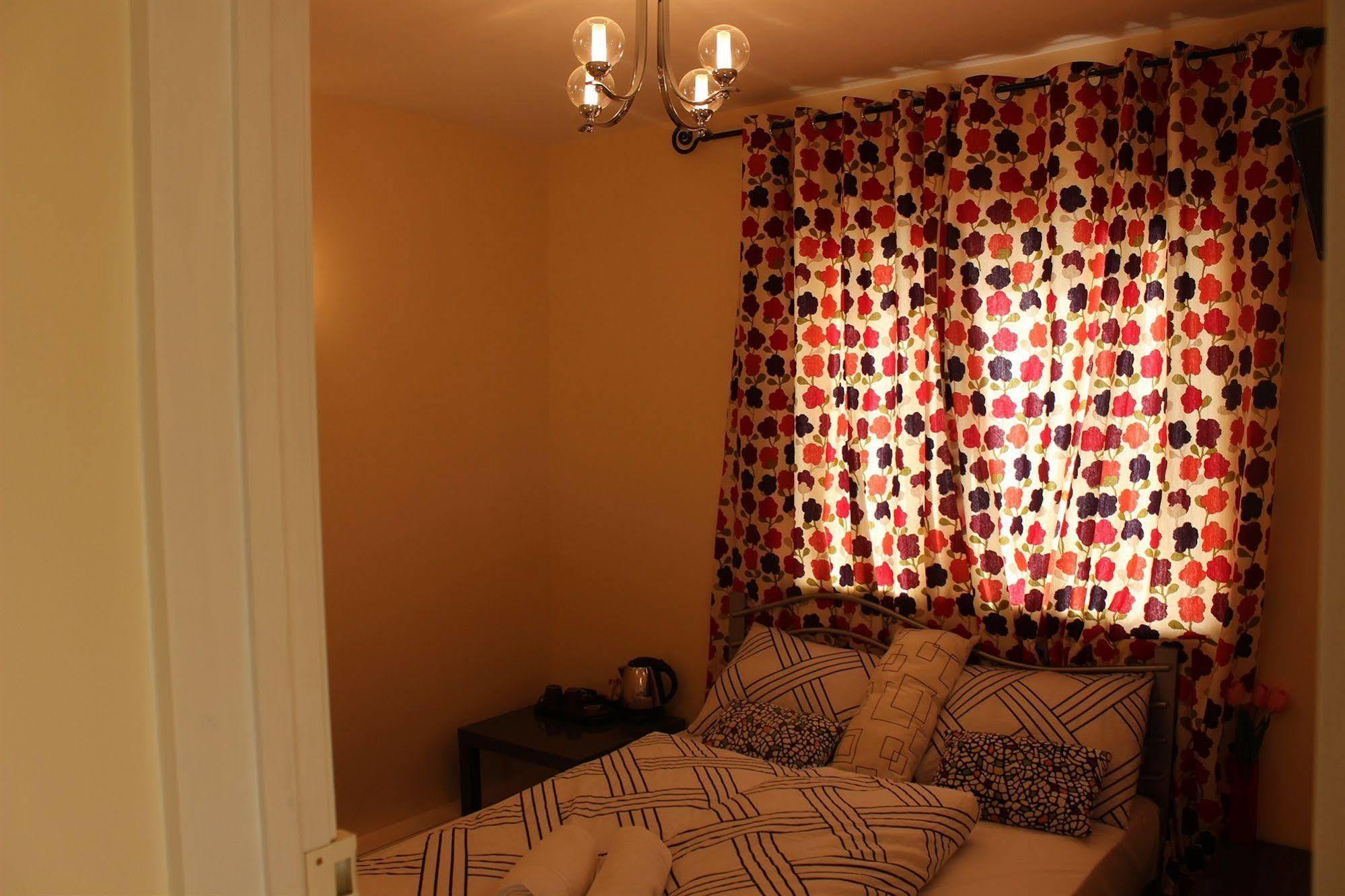 Avenue Inn Илфорд Екстериор снимка